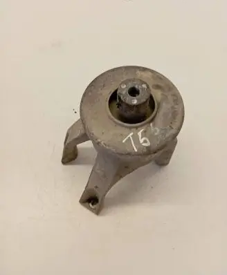 Volkswagen Transporter - Caravelle T5 Engine mount bracket 7H0199849AT