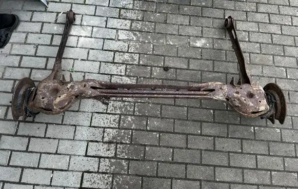 Chrysler Grand Voyager V Rear axle beam