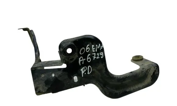 Audi A6 S6 C6 4F Intercooler pipe mounting bracket 4F0145814