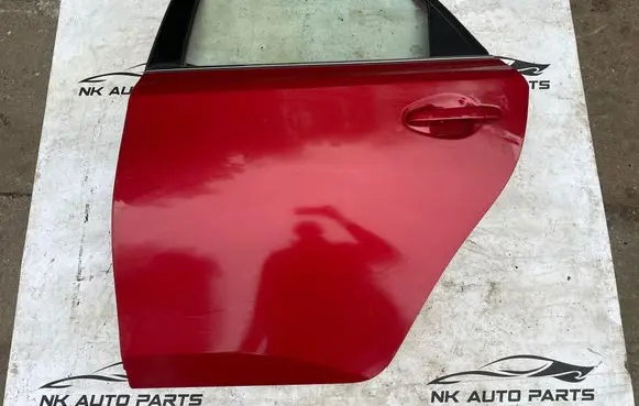 Toyota Auris E180 Rear door