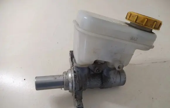 Subaru Outback (BS) Master brake cylinder