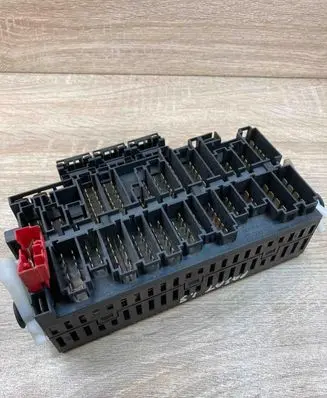 Volkswagen PASSAT B3 Fuse module 357937039