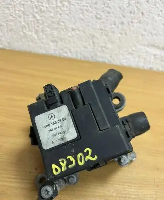 Mercedes-Benz E W210 Other control units/modules A0001590504 D8302