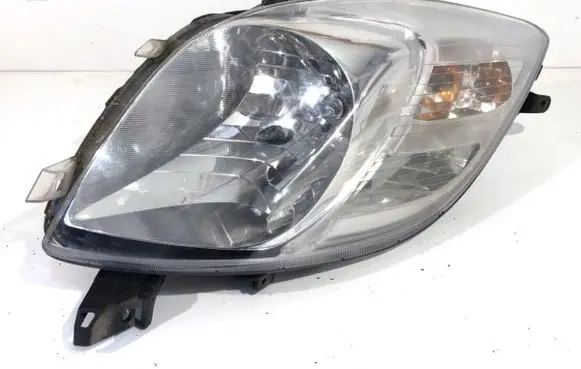 Toyota Yaris Headlight/headlamp