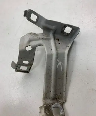 BMW 4 F32 F33 Fender mounting bracket