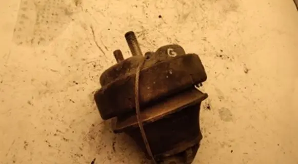 Volvo S80 Engine mount bracket 9161142