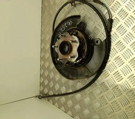 Nissan Juke I F15 Rear wheel hub
