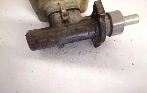 Volkswagen Golf IV Master brake cylinder 21027099