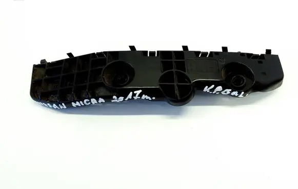 Rear bumper mounting bracket
