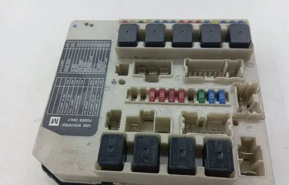 Nissan X-Trail T31 Fuse module