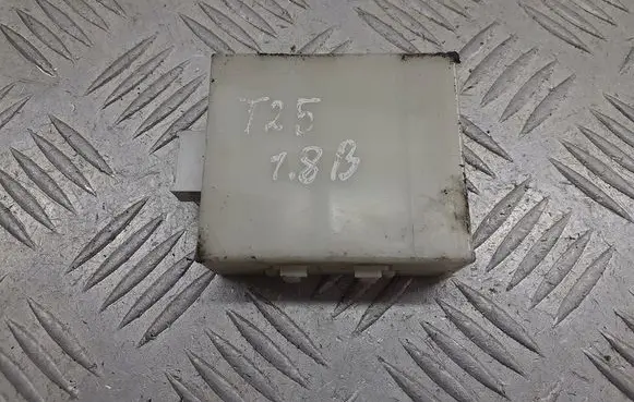 Toyota Avensis T250 Sliding door control unit/module 89741-05070