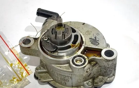 SsangYong Tivoli Vacuum pump A1752300065