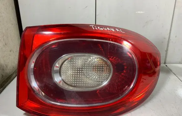 Volkswagen Tiguan Rear/tail lights 5N0945096H