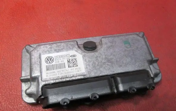 Skoda Fabia Mk2 (5J) Engine control unit/module 03C906024CD