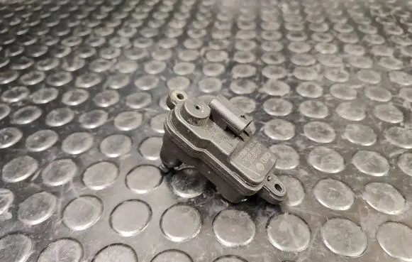 Volkswagen PASSAT B8 Fuel tank cap lock motor 510810773