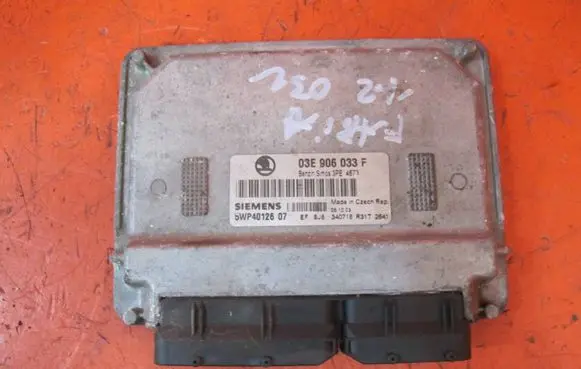 Skoda Fabia Mk1 (6Y) Engine control unit/module ECU 03E906033F 5WP4012607