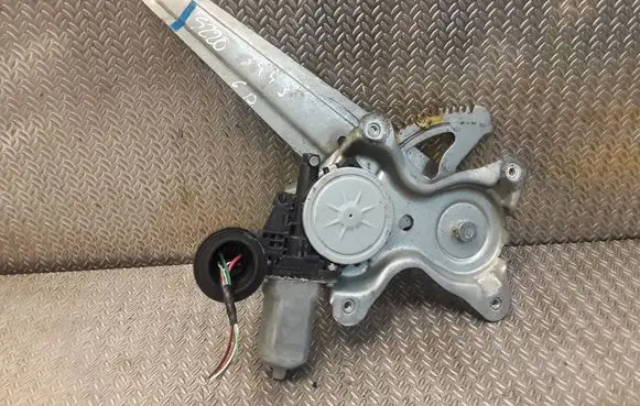 Lexus IS 220D-250-350 Rear window lifting mechanism without motor 8572058010