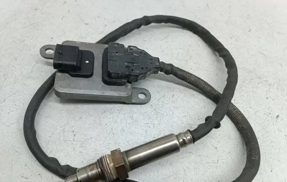 Mercedes-Benz C W205 Lambda probe sensor A0009053706 0009053706 5WK96683F