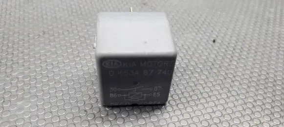 Hyundai Santa Fe Fuel pump relay 0K53A67740