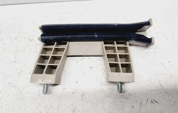 Hyundai Kona I Front door windshield rail 82560J9000
