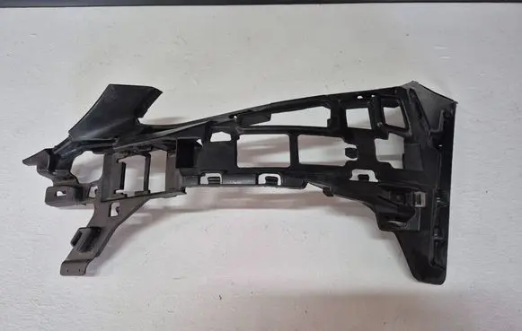 Mercedes-Benz C W205 Front bumper mounting bracket A2058850565