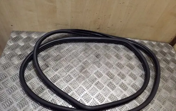 KIA Sorento Rear door rubber seal (on body) 