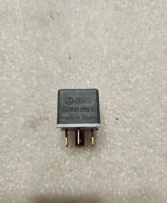 Audi A4 S4 B5 8D Other relay 141951253B