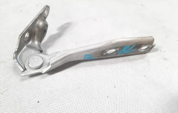 Engine bonnet/hood hinges