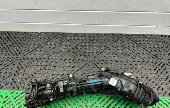 BMW 2 F46 Intake manifold 8513653 16082203314