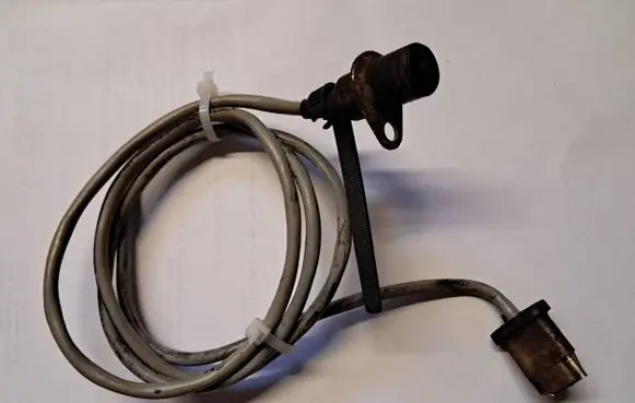 Mercedes-Benz S W126 Crankshaft position sensor 0335541008