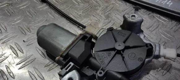 Nissan Almera Tino Front door window regulator motor 400600t5