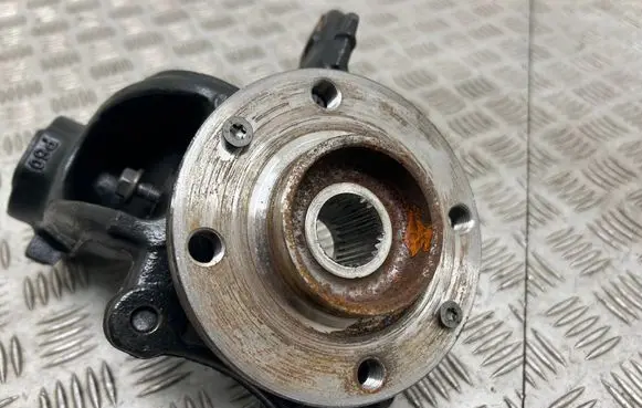Front wheel hub