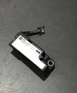 Volkswagen Golf IV Airbag deployment crash/impact sensor 1J0909606N 17980210 5WK41910