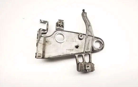 Mercedes-Benz E W212 Air filter cleaner box bracket assembly A6510900041