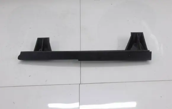 Hyundai ix35 Door glass rail 82560-1G000