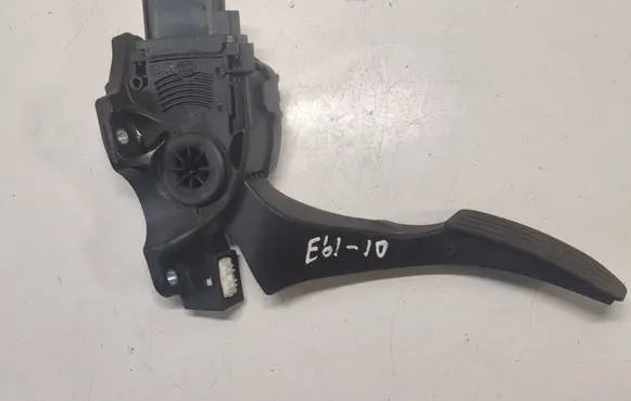 Volvo XC70 Accelerator throttle pedal 6G929F836DD