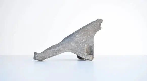 Audi A4 S4 B7 8E 8H Engine mounting bracket 8E0199307S