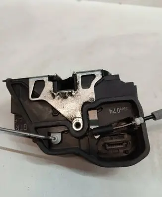 BMW 5 E60 E61 Front door lock 7167074