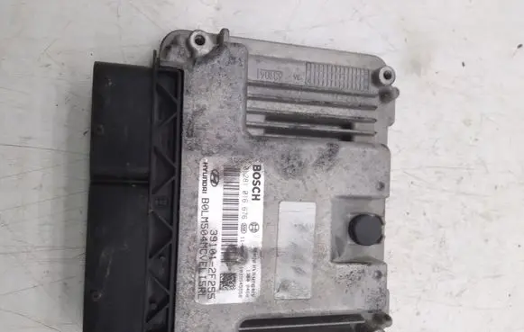 Hyundai ix35 Engine control unit/module 0281016676 391012F255
