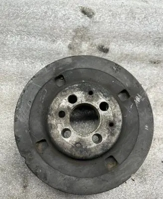 Volkswagen Golf VI Crankshaft pulley 038105243