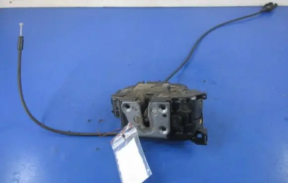 Renault Clio III Rear door lock