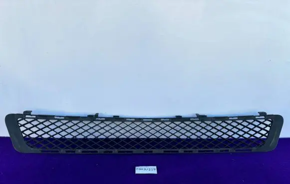 Mercedes-Benz E W212 Front bumper lower grill A2128850523