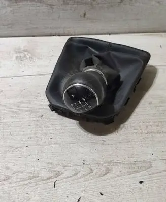 Seat Arona Gear lever shifter trim leather/knob 6F0711113N