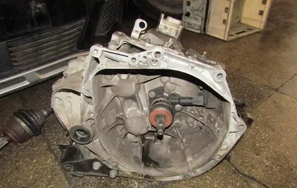 Peugeot 3008 II Manual 5 speed gearbox 20EA78