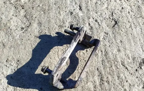 Mazda 323 Front Brake Caliper Pad/Carrier 