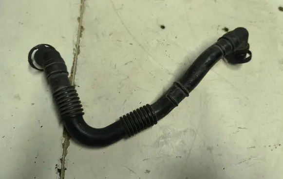 Volkswagen Transporter - Caravelle T5 Breather hose/pipe 03L103493K