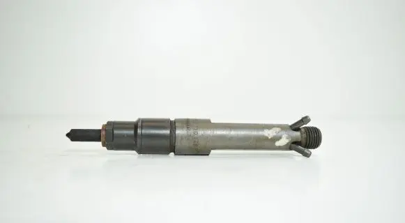 Audi A6 S6 C4 4A Fuel injector 028130202P