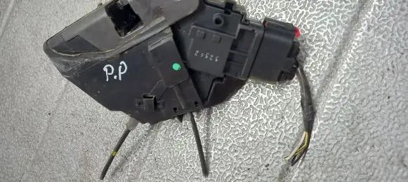 Mazda 3 I Front door lock