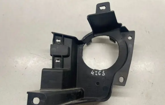 Chrysler 300C Fog light bracket 68232197AA