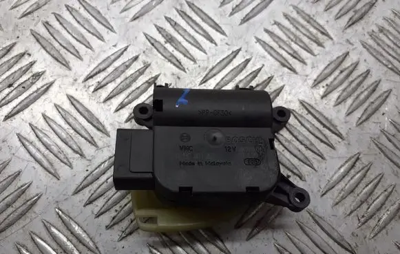 Seat Ibiza III (6L) A/C air flow flap actuator/motor 0132801357